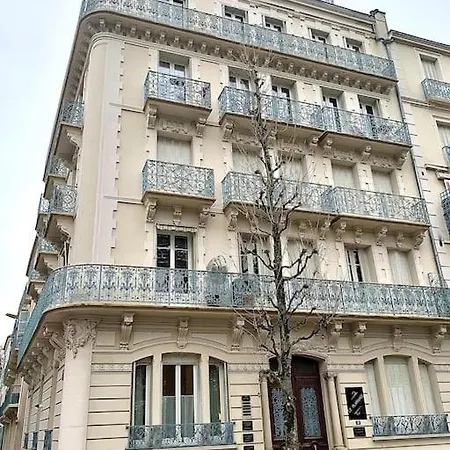 Standing Opera Vichy